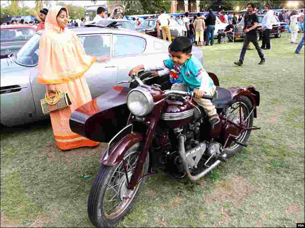 کار شو میں بڑوں کے ساتھ ساتھ بچے بھی خوب انجوائے کرتے رہے